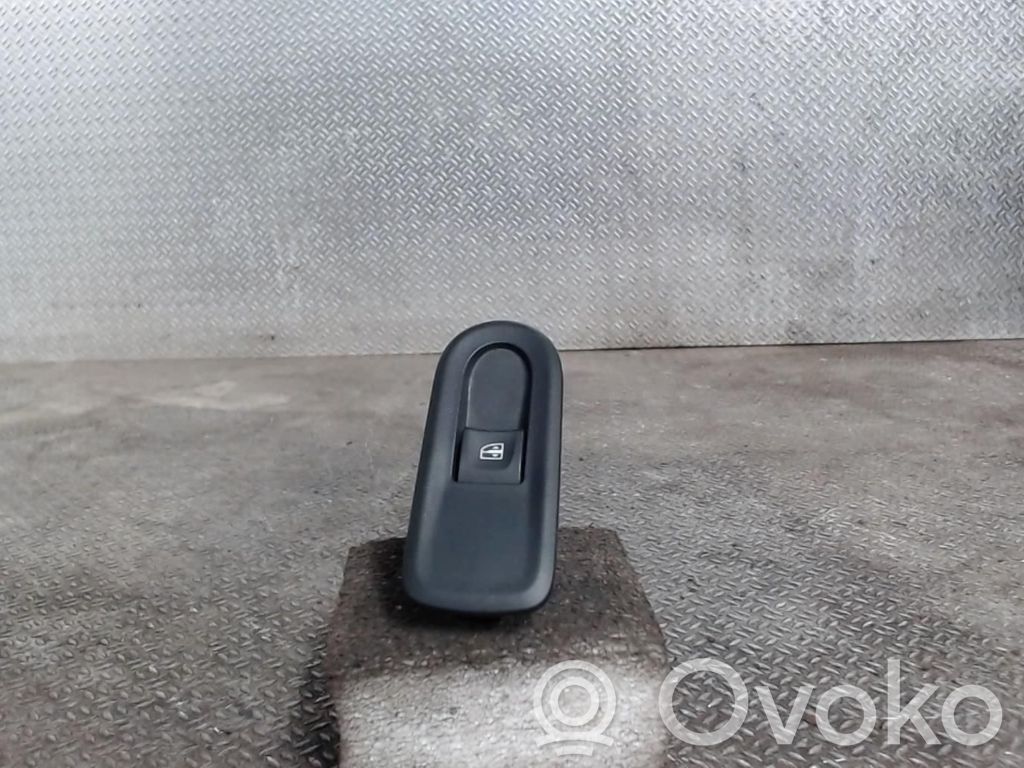 Electric window control switch   8200467835
