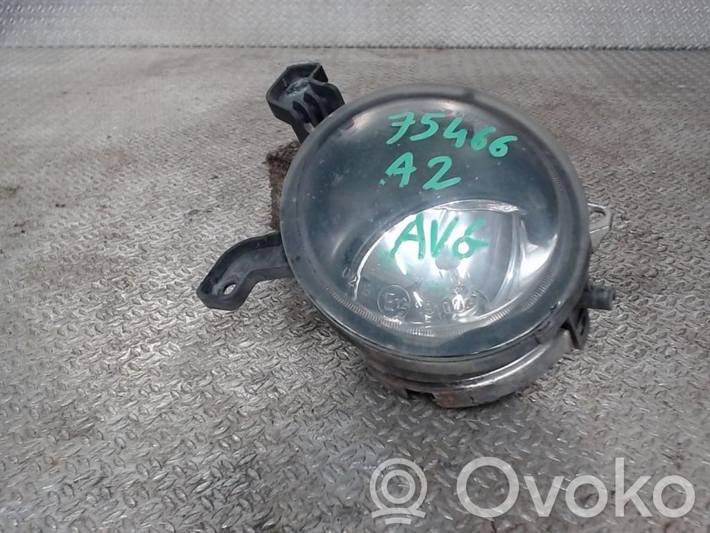 Nebelscheinwerfer vorne   8Z0941699