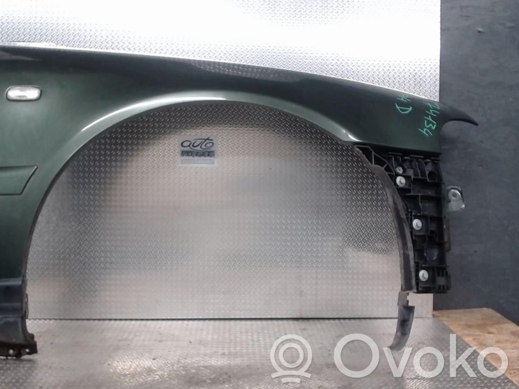 Audi A4 S4 B5 8D Sparnas 