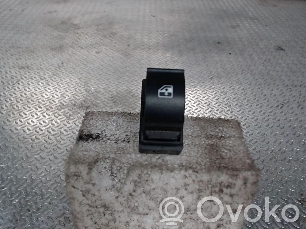 Electric window control switch   00006490H0