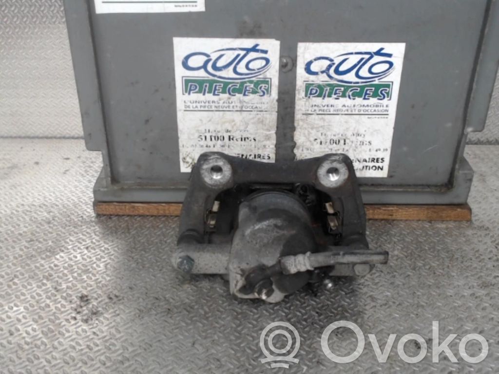 Передний суппорт   41011AX60A