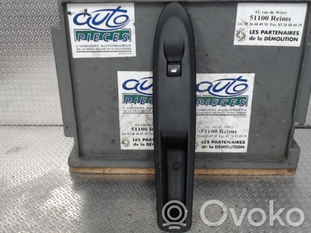 Electric window control switch   00006490FE
