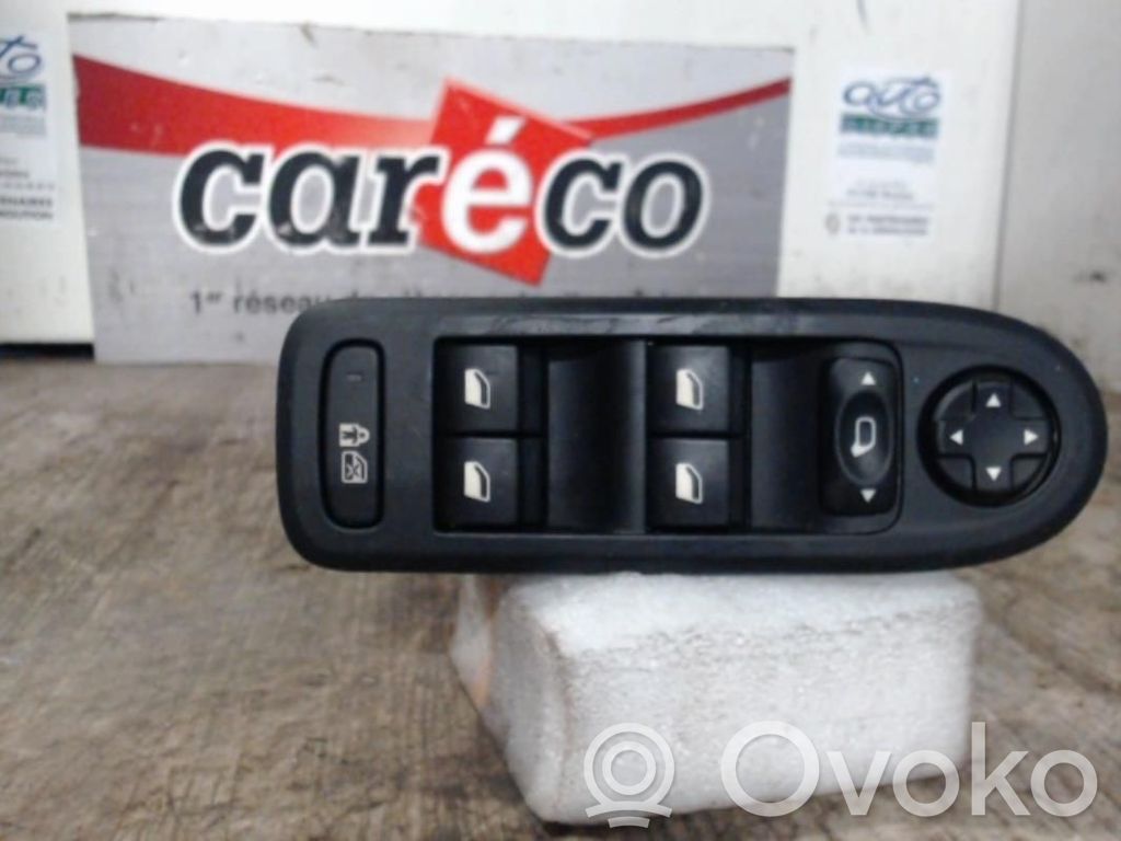 Electric window control switch   6490Y5