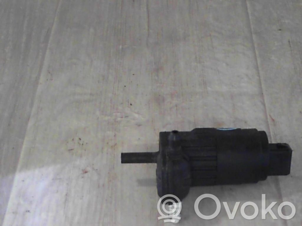 Windscreen/windshield washer pump   1554057
