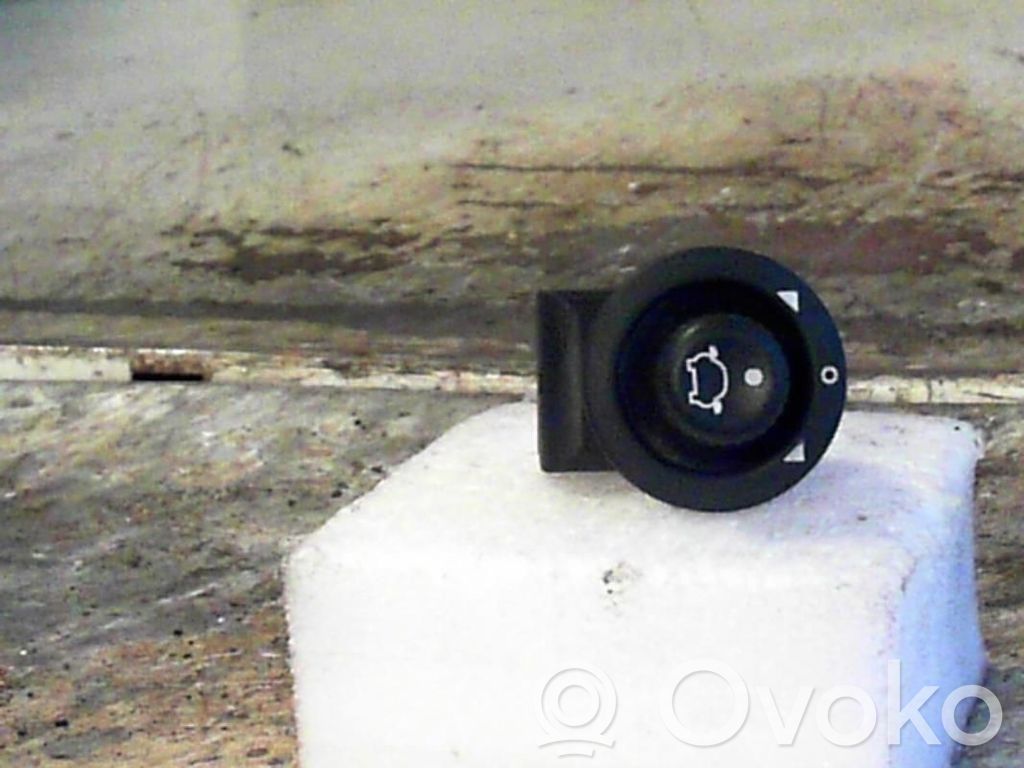 Ford Focus Wing mirror switch 