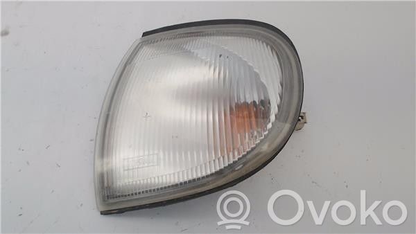 Nissan Serena Trzecie światło stop 