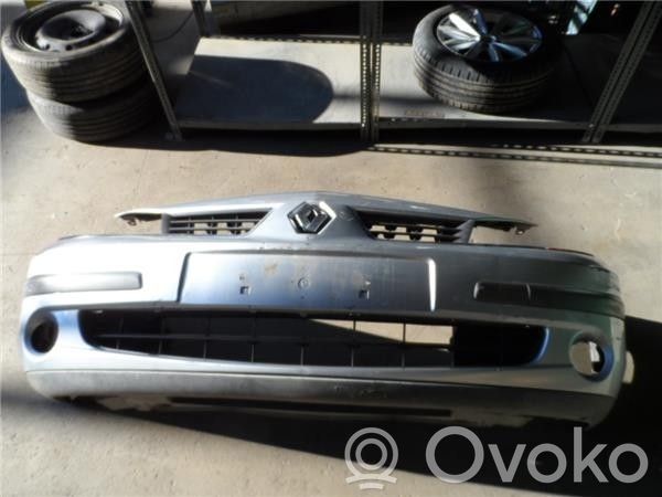 Renault Laguna II Parachoques delantero 