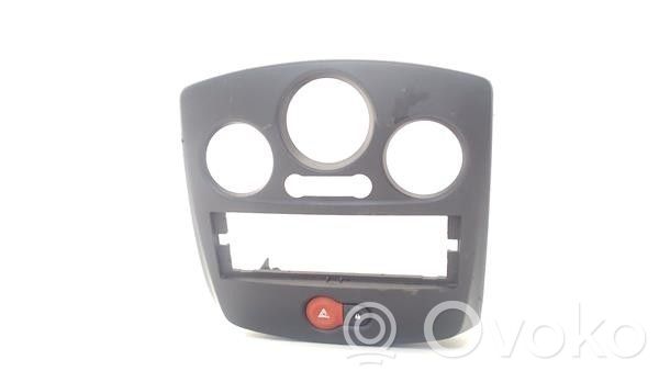 Renault Clio III Console centrale 