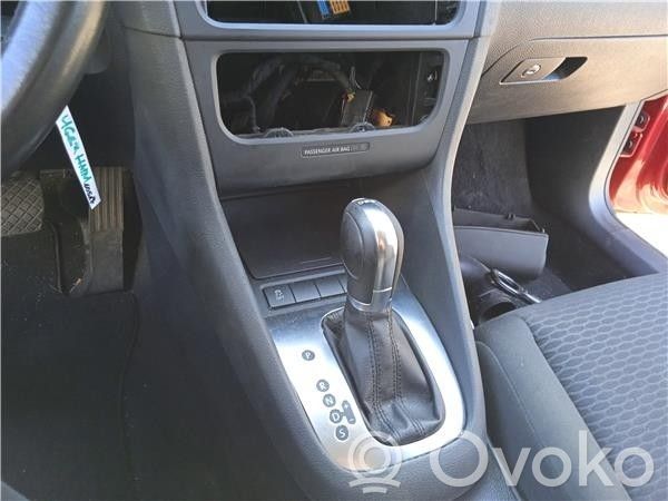 Volkswagen Golf SportWagen Center console 