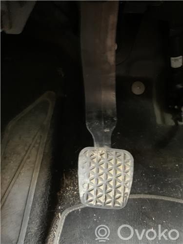 Opel Astra J Pedal de embrague 