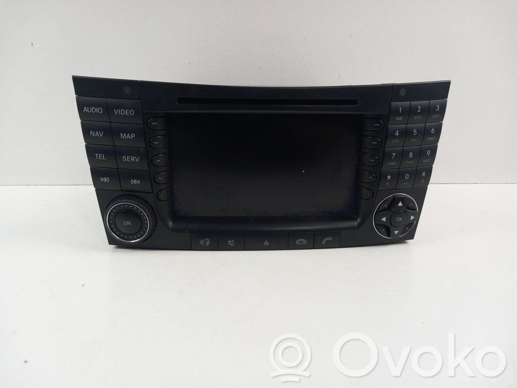 Mercedes-Benz E W211 Panel / Radioodtwarzacz CD/DVD/GPS 