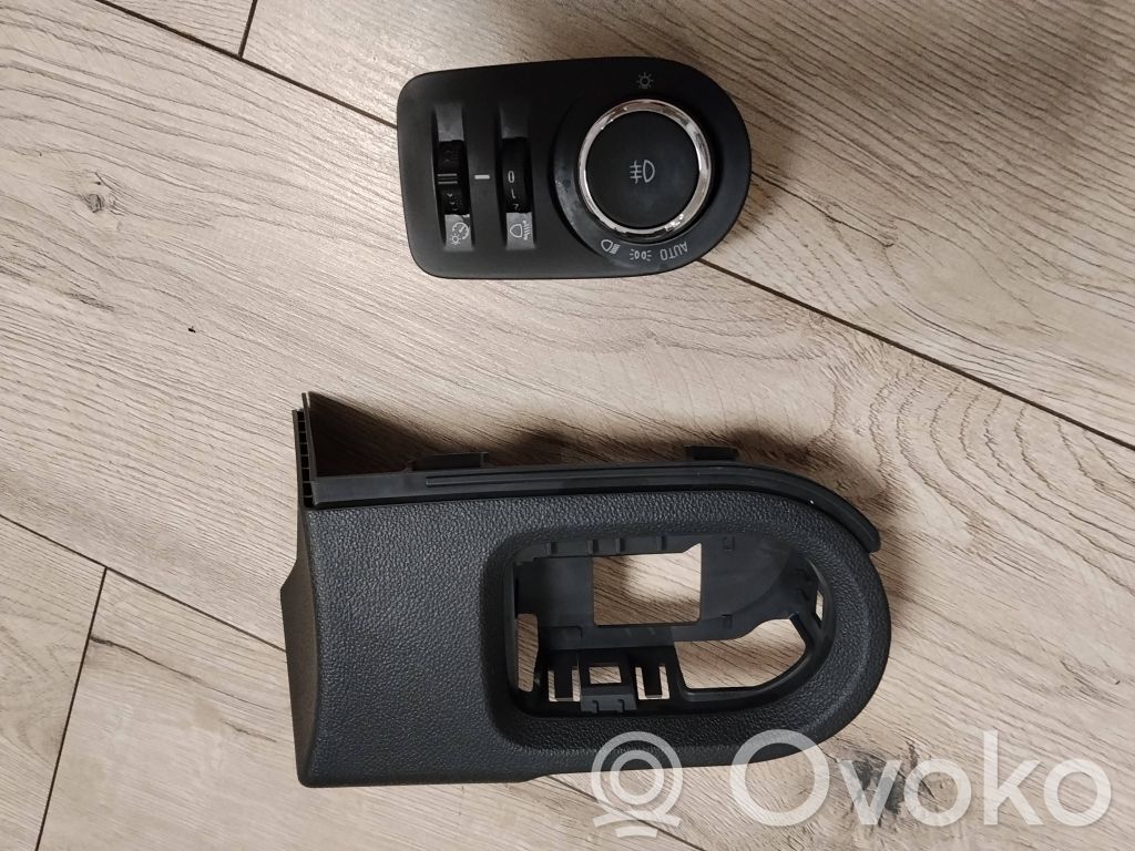 Opel Grandland X Light switch 