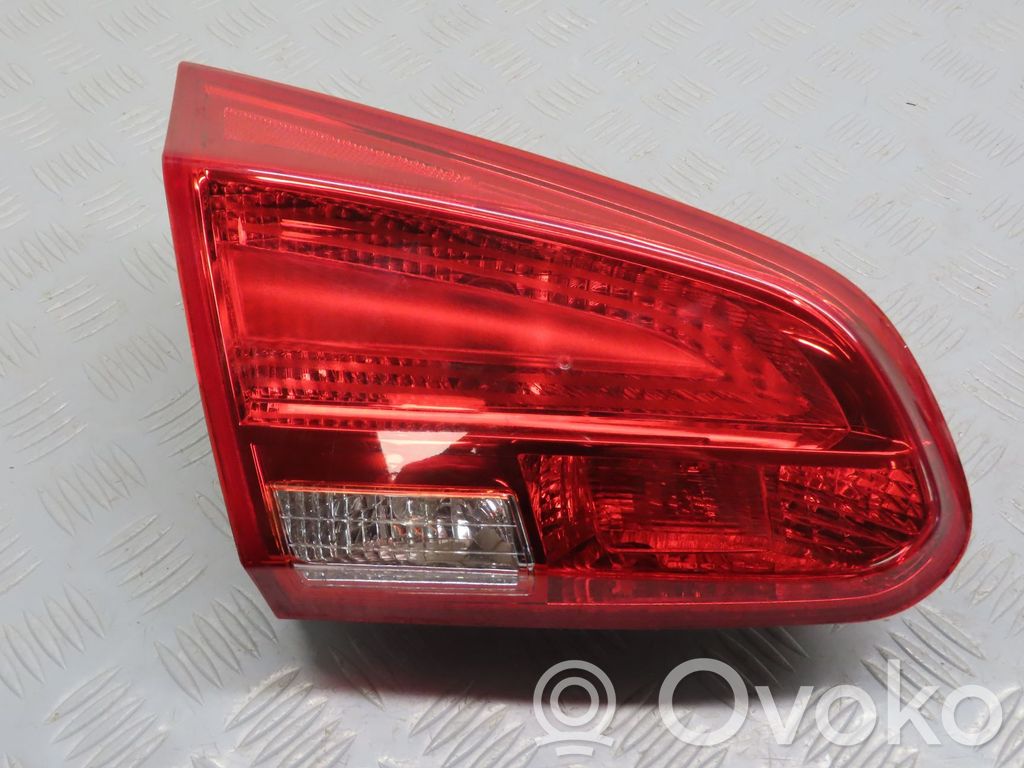 KIA Ceed Aizmugurējais lukturis pārsegā 