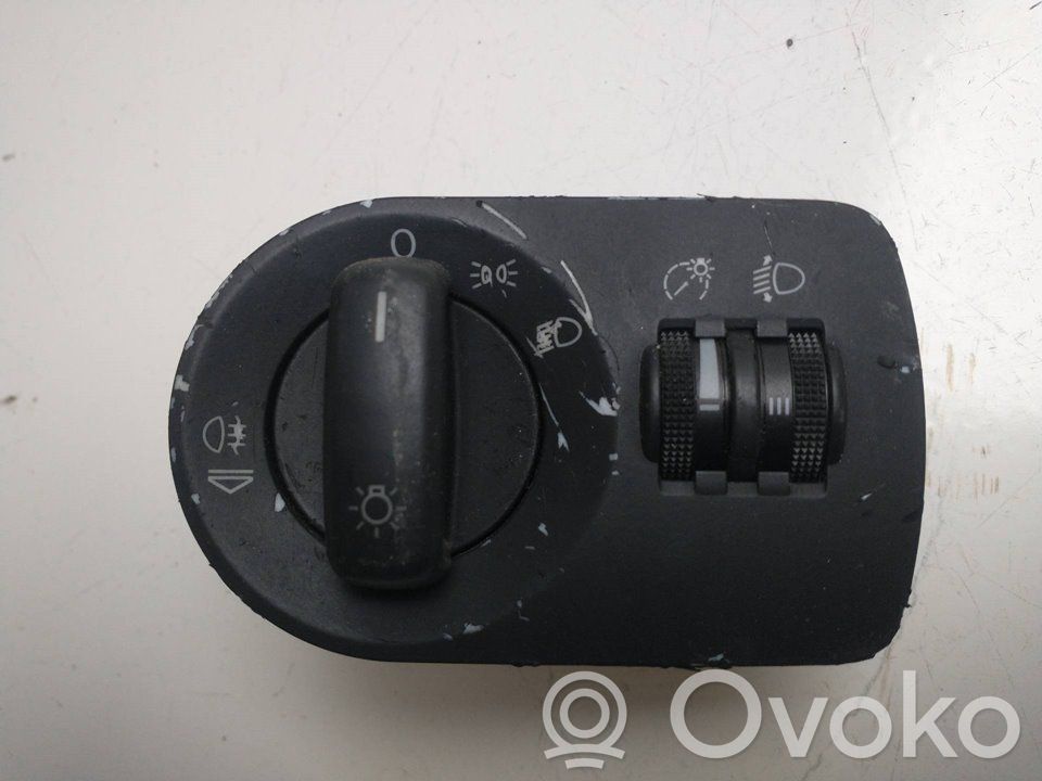 Interruptor de luz   8P1941531A,04058110271103,BK704056701