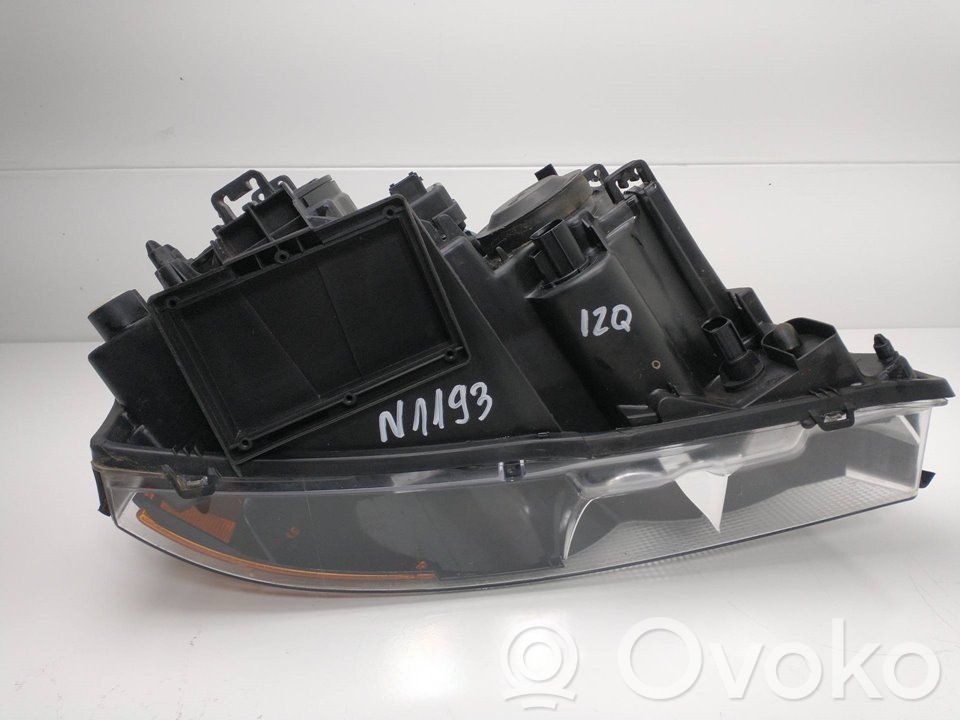 Volvo XC90 Lampa przednia 