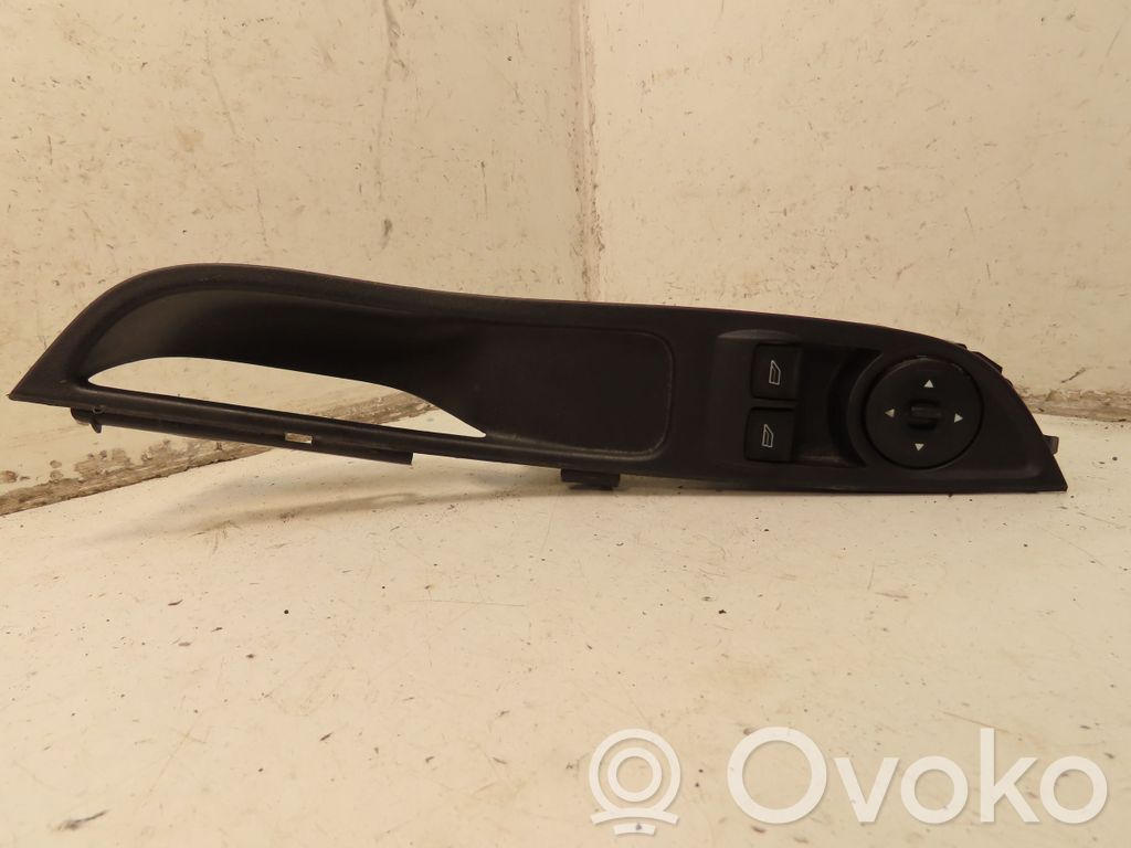Electric window control switch   2120871