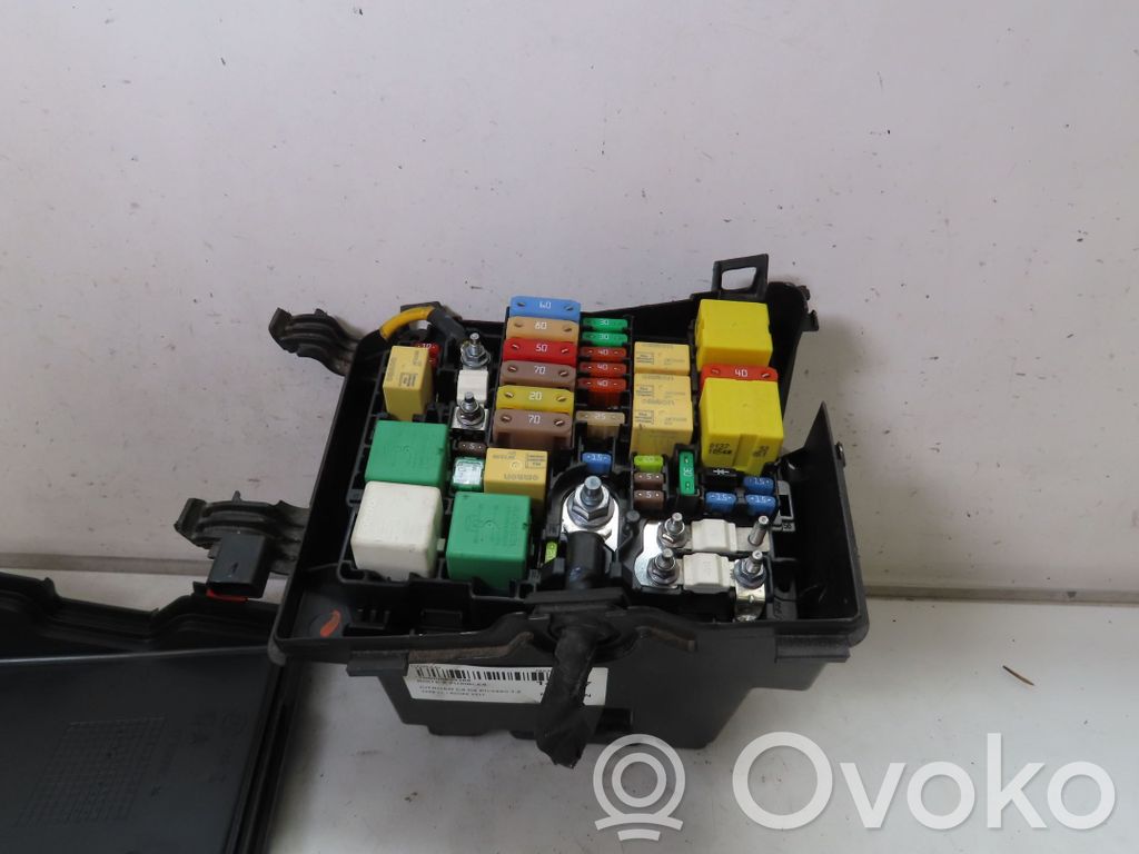 Citroen C4 II Picasso Fuse module 