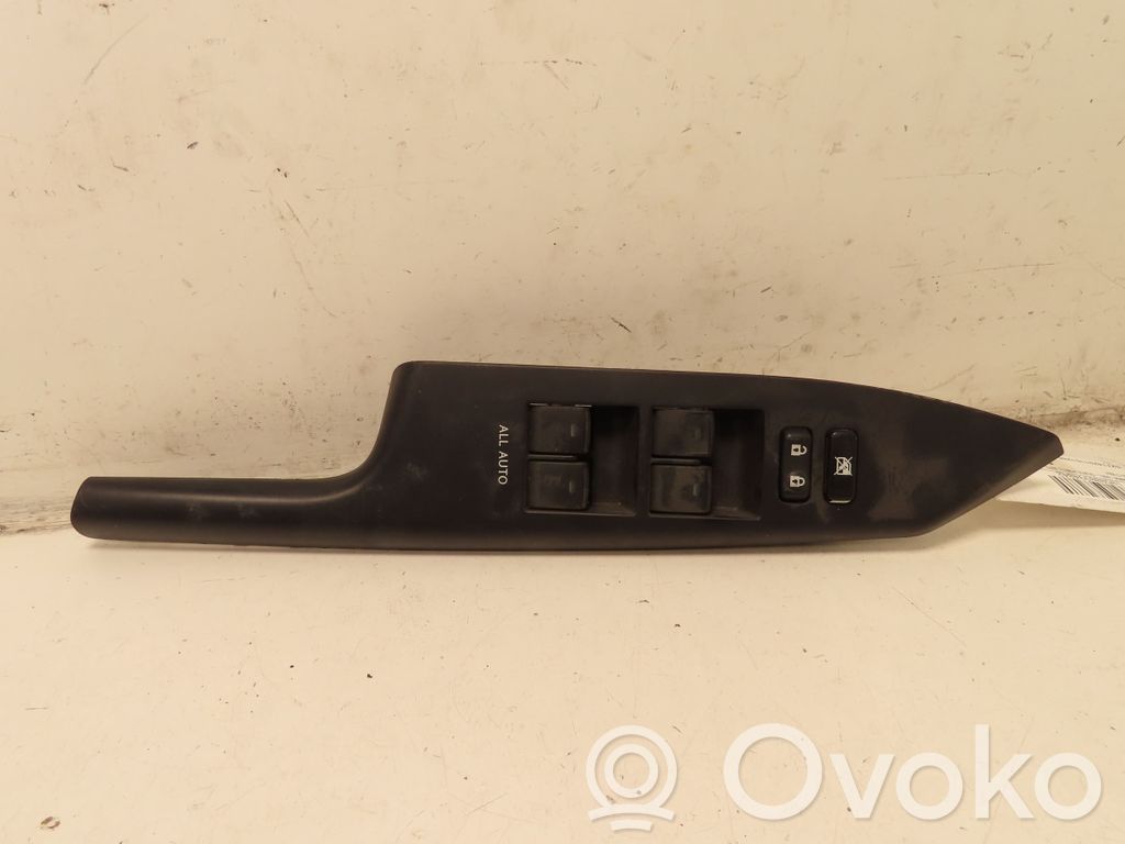 Lexus CT 200H Electric window control switch 