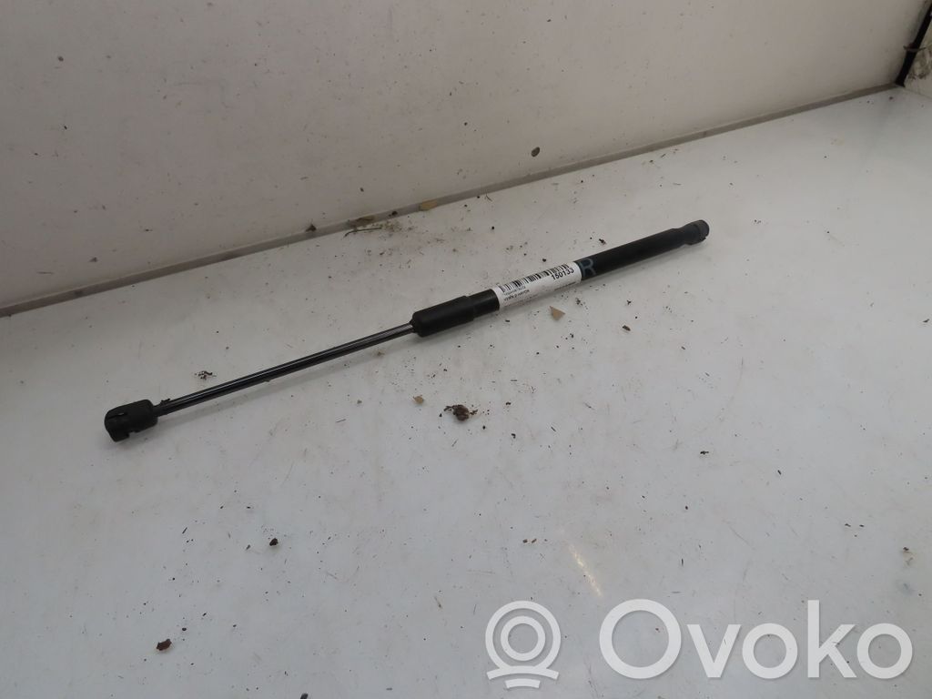 Suzuki SX4 S-Cross Tailgate/trunk strut/damper 