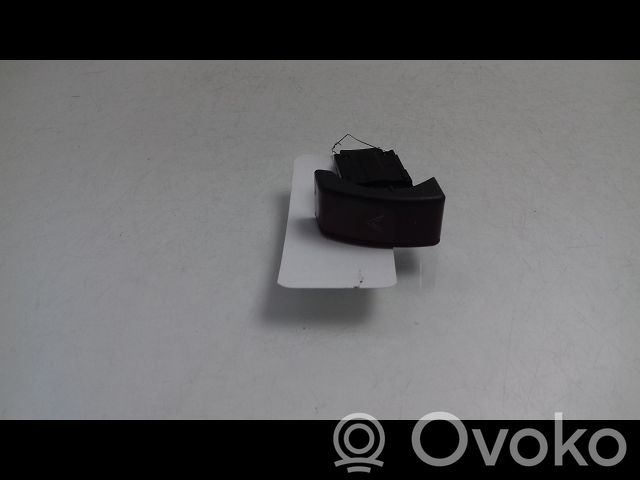 Hazard light switch   9138107