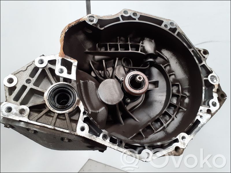 Opel Adam Cutie viteze manuală cu 5 trepte 