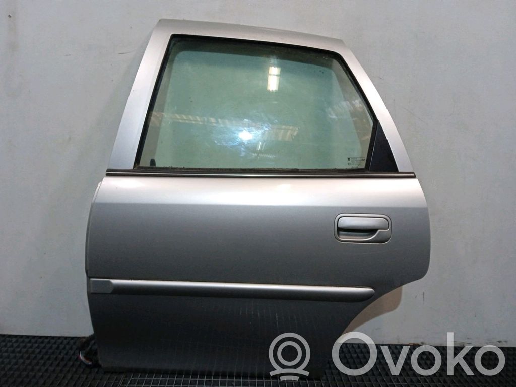Opel Vectra B Puerta trasera 