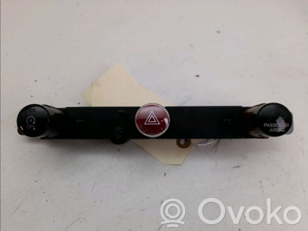 Fiat 500X Botón interruptor de luz de peligro 