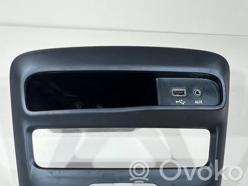 Chrysler Pacifica USB socket connector 