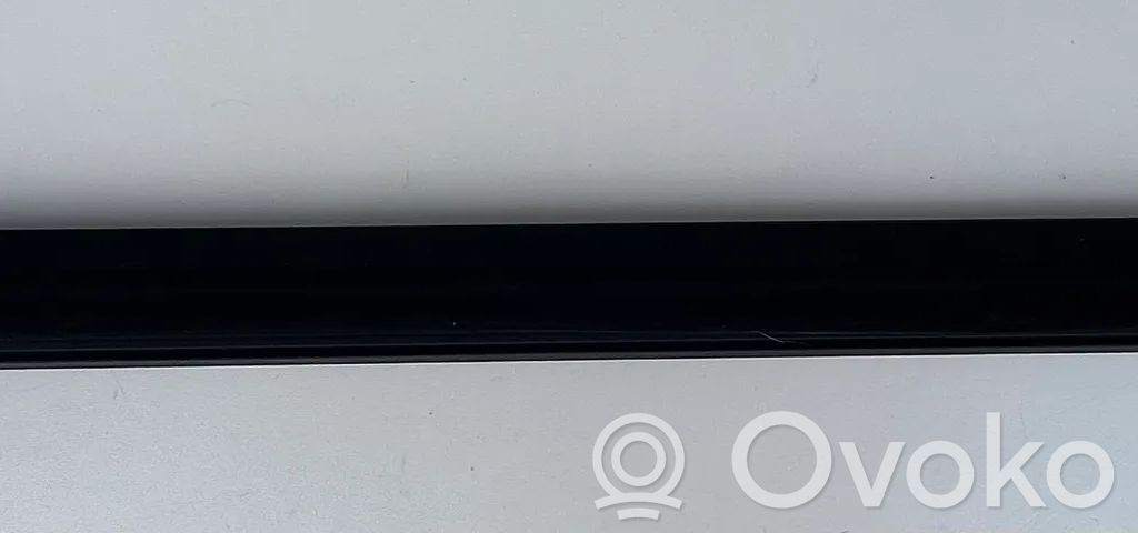 Chrysler Pacifica Уплотнительная резина (на передний дверях) 