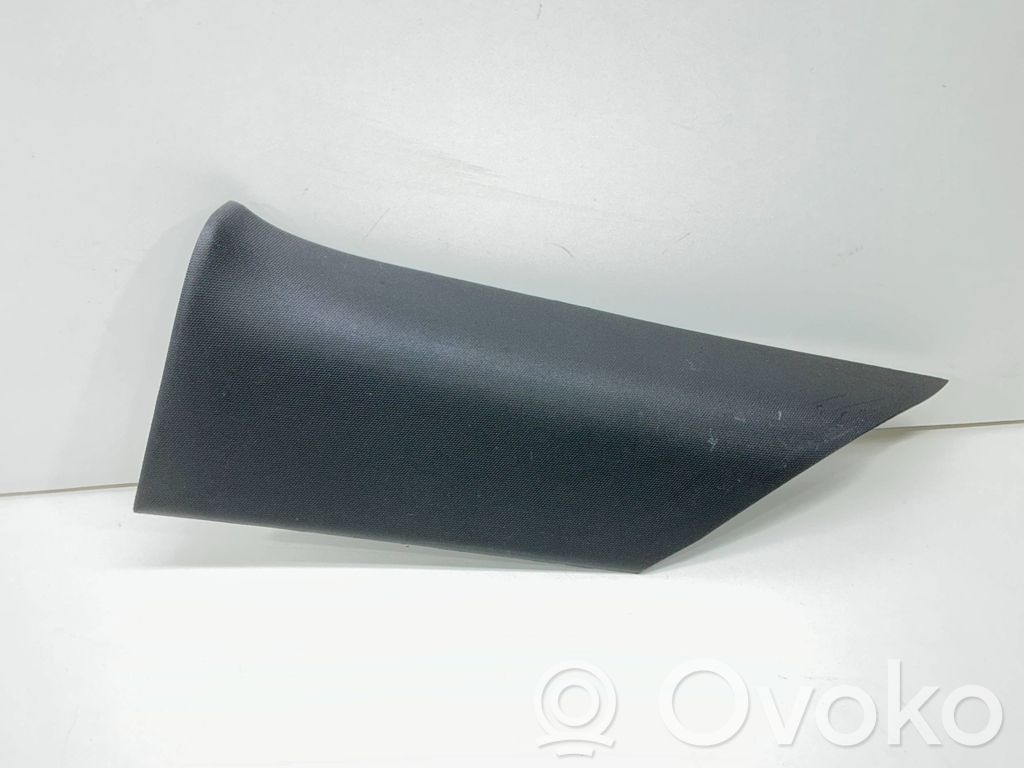 Dodge Challenger (C) pillar trim 