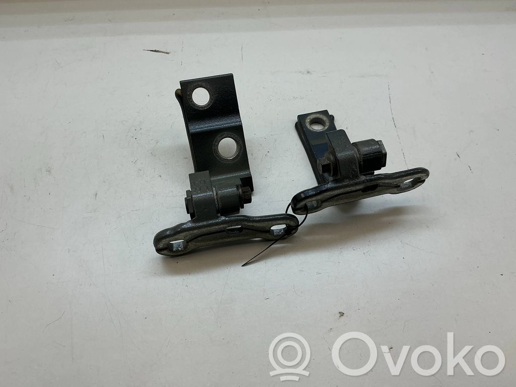 Front door upper hinge   31457957