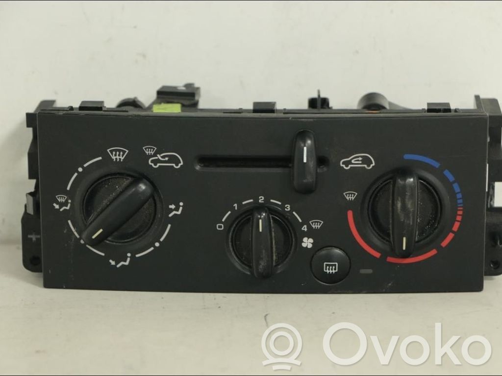 Peugeot 207 Climate control unit 