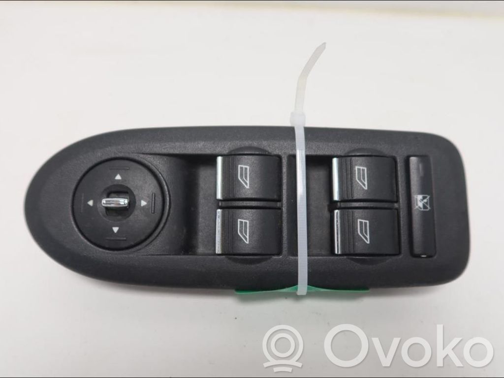 Ford C-MAX I Electric window control switch 