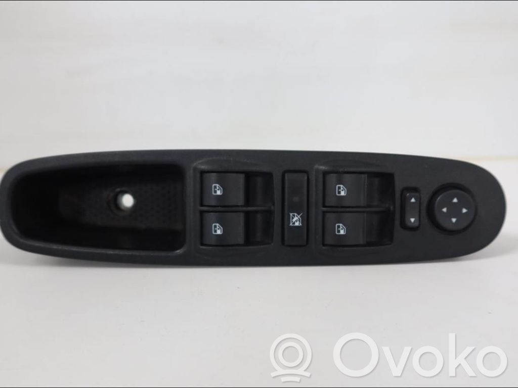 Lancia Ypsilon Electric window control switch 