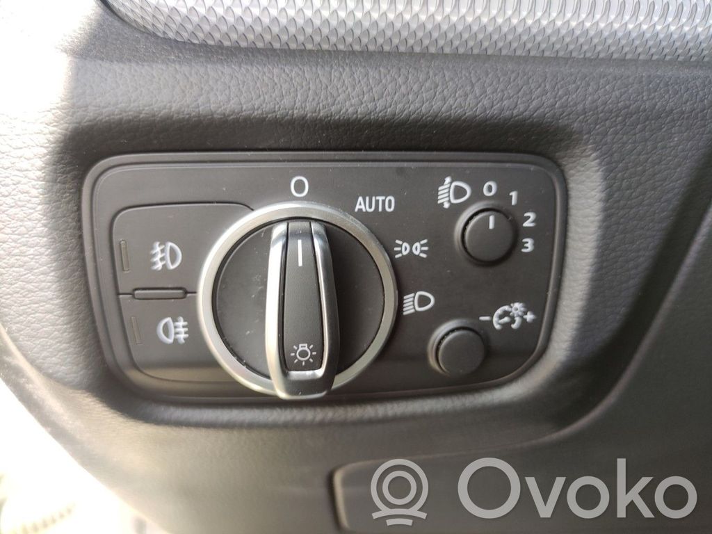 Audi A3 S3 8V Pagrieziena signālu / lukturu sviria 