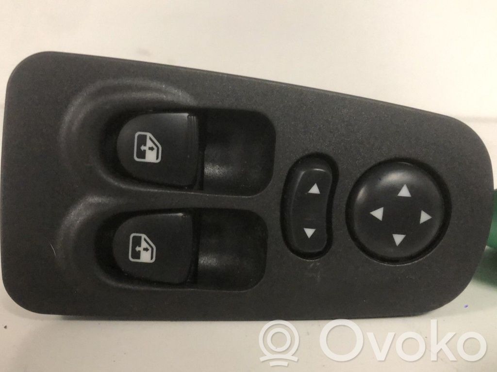 Lancia Ypsilon Electric window control switch 