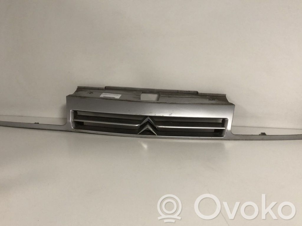 Front grill   7804E8