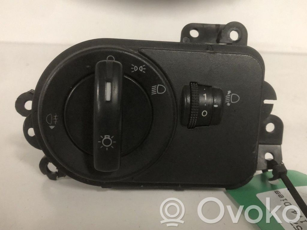 Light switch   1322377