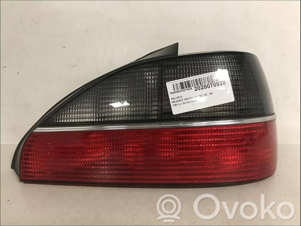 Peugeot 306 Lampă spate în caroserie 