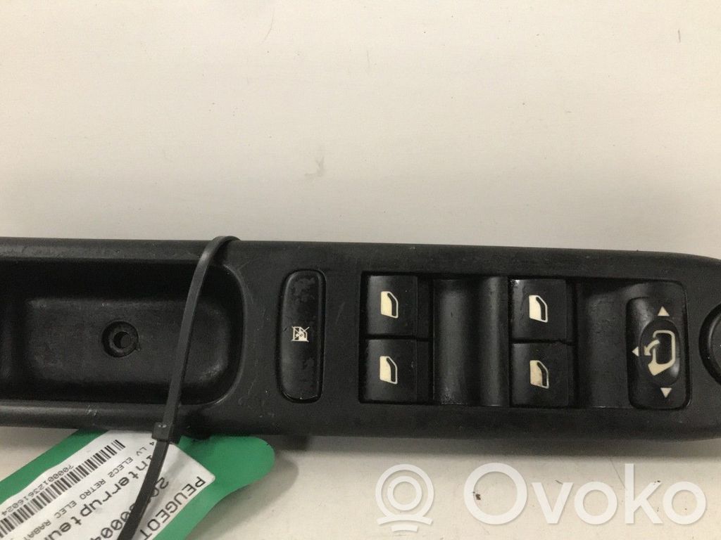 Electric window control switch   6554KS
