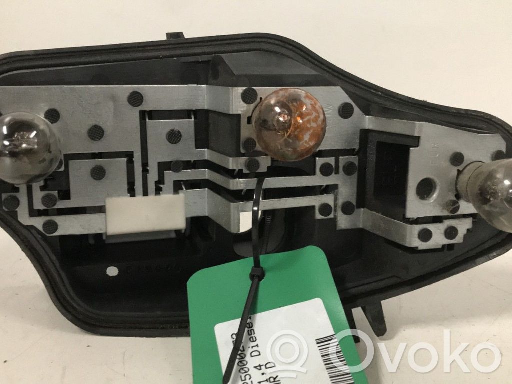 Citroen C3 Takavalon polttimon suojan pidike 