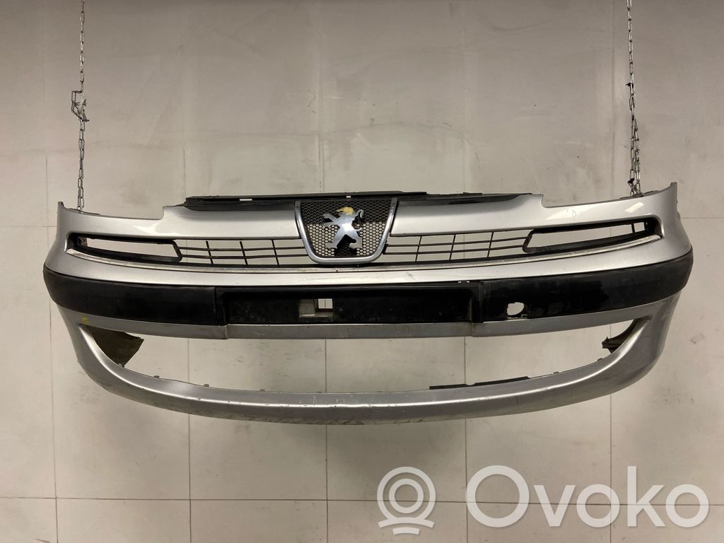 Peugeot 807 Parachoques delantero 