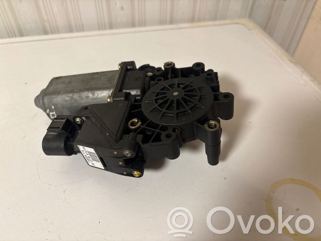 Audi A6 S6 C5 4B Front door window regulator motor 