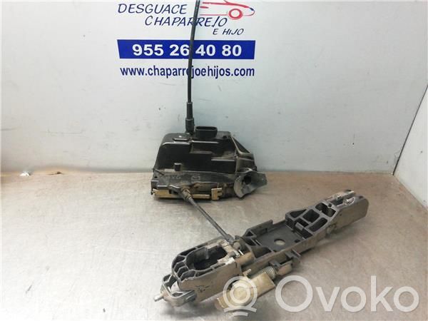 Serrure de porte avant