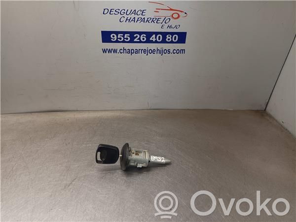 Cerradura de puerta delantera