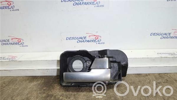 Manecilla interna puerta delantera