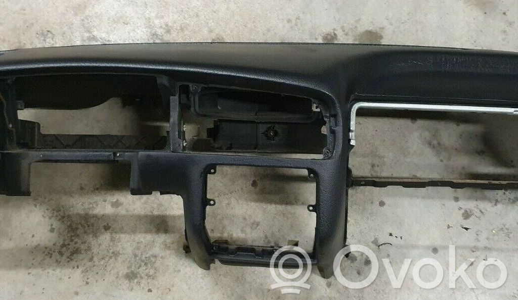 Volkswagen Golf III Deska rozdzielcza 