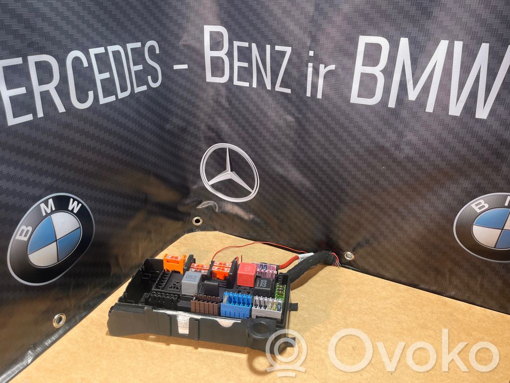 Mercedes-Benz E W213 Pokrywa skrzynki bezpieczników 