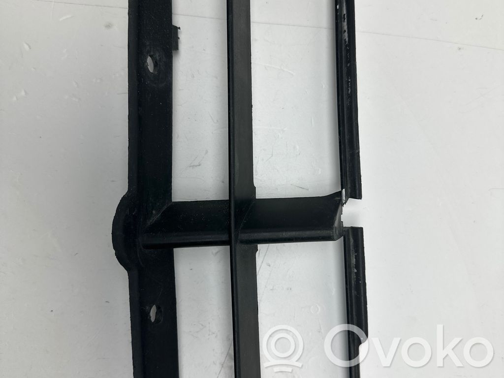 Front bumper lower grill   82356739