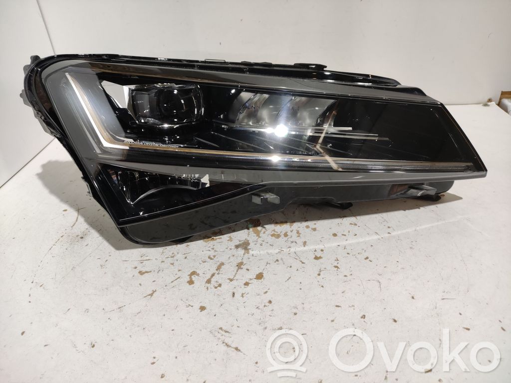 Skoda Superb B8 (3V) Headlight/headlamp 